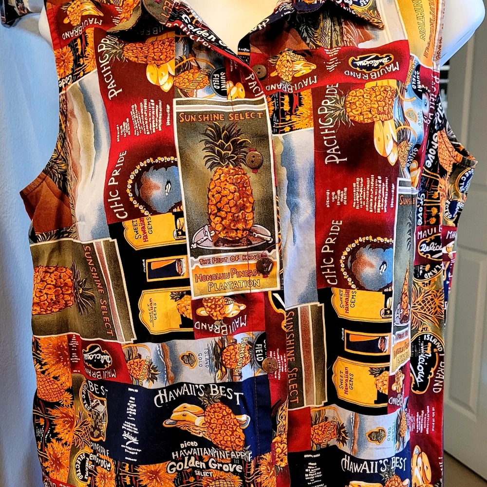 Women's Hawaiian sleeveless shirt. Vintage style.